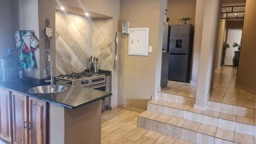 7 Bedroom Property for Sale in Cashan North West